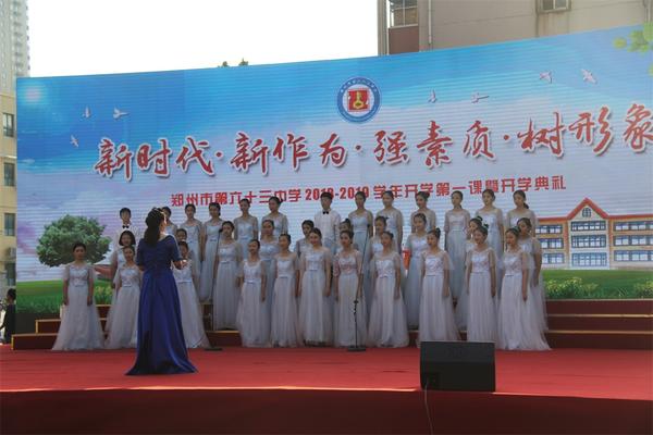 2校园合唱团带来的合唱《摇太阳》和《难忘你》