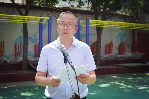 郑州三中党总支书记、校长查保翔深情寄语广大师生_副本