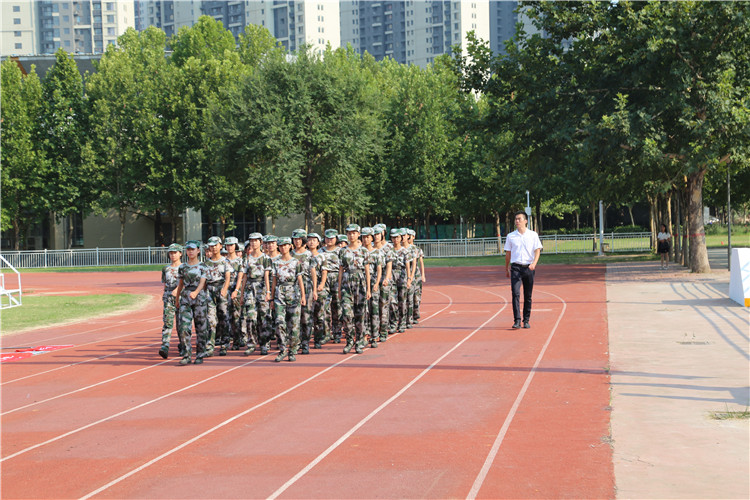 以梦起航,不负芳华——郑中国际学校举行2018—2019上学年中学部开学