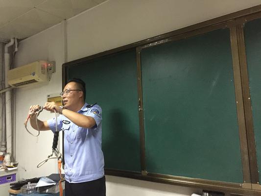 [爱中] 新学期 郑州爱中学校安全必修课准时开课