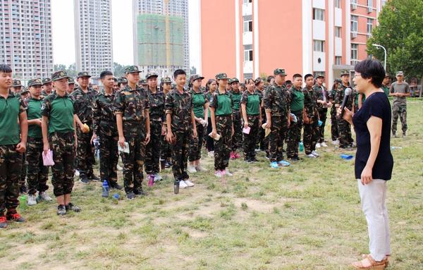 消防进军训 灭火逃生练技能 郑州49中开展新