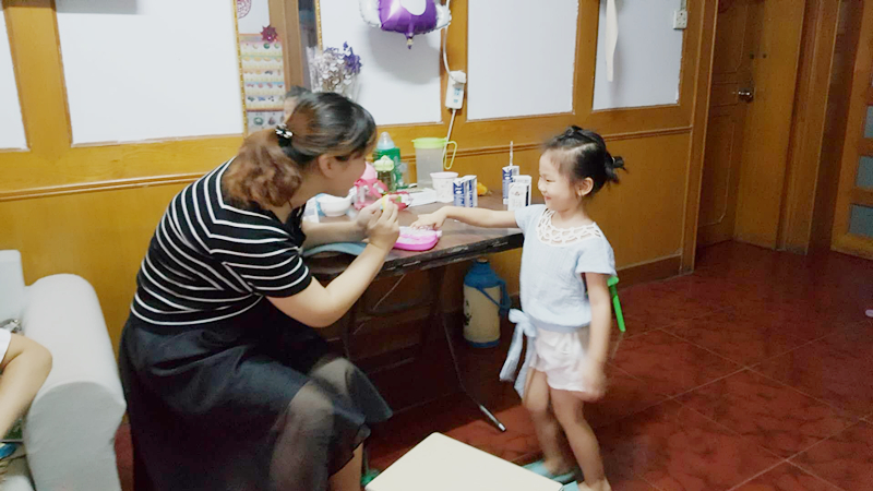 郑州市实验幼儿园新生家访工作 拉近与孩子的距离