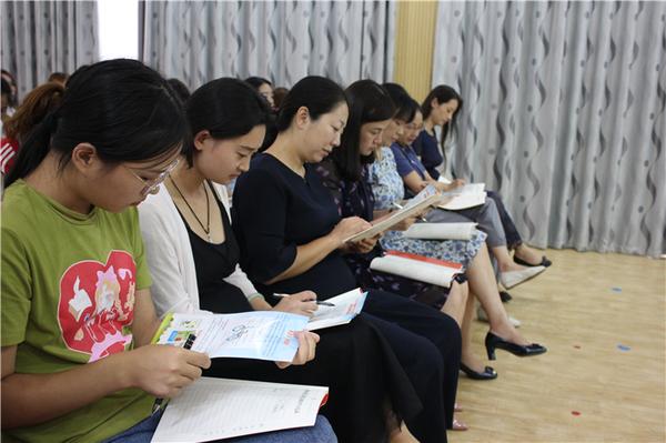郑州市教工幼儿园组织全体教职工进行安全培训