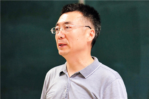 [102中] 动员组织志愿者参与文明交通执勤志愿