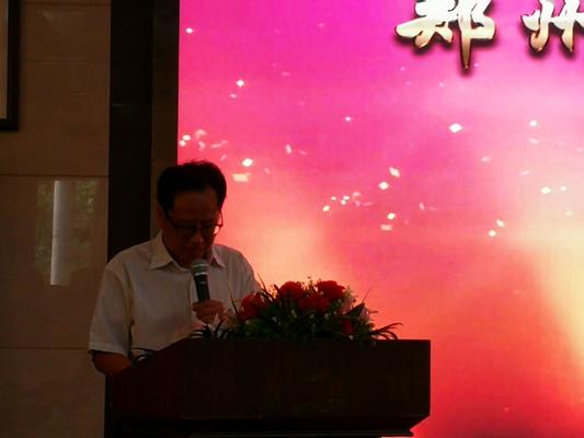 2.校党委书记庞非宣读《郑州市第八中学关于表彰2017—2018学年市级先进的决定》