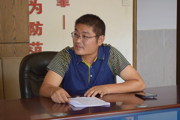 英语组教研组长李留成部署这学期教学工作_副本 英语组教研组长李留成部署这学期教学工作_副本