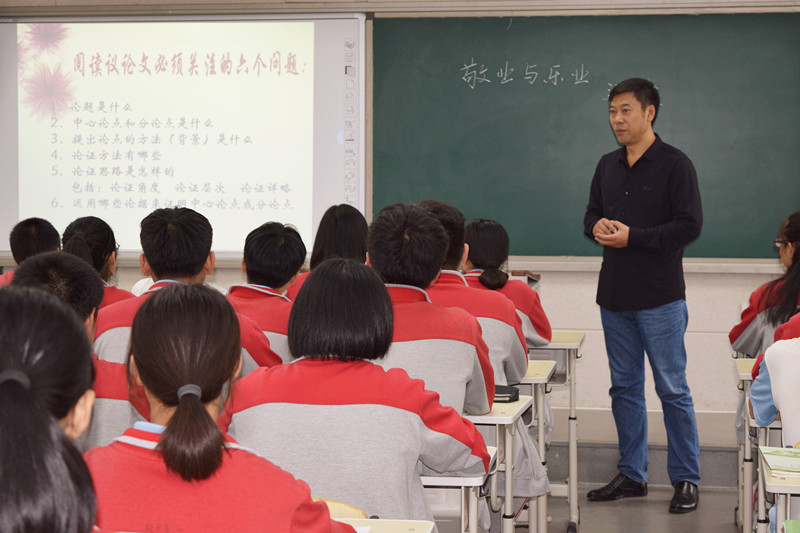 郑州三中开展教师教学能力大比拼,老中青教师同台竞技