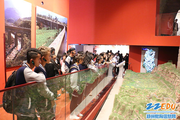 郑州11中开展感悟历史温度 重读红旗渠精神