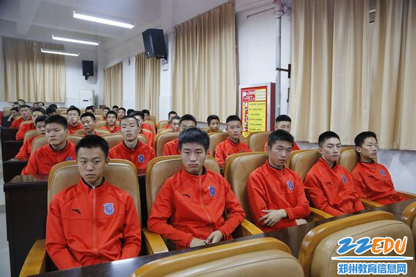 郑州二中邀请全国一青会足球冠军河南省足球队