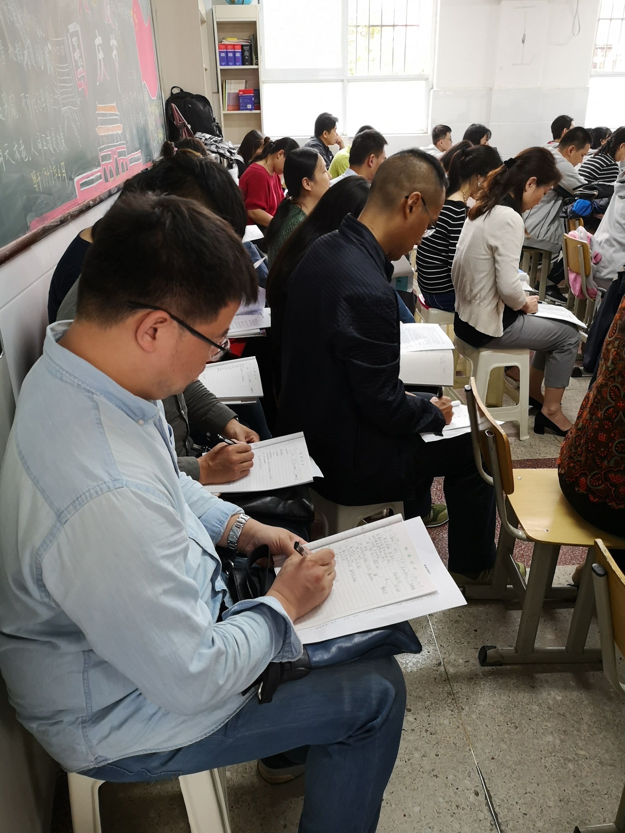 郑州八中举行青年教师公开课听评课活动