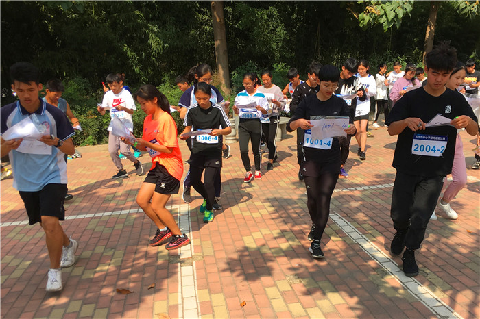 郑州市中小学生定向越野赛鸣金 郑州102中学代表队再创佳绩