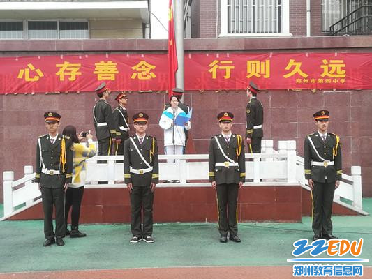 郑州四中师生慈善日捐款 爱心传递情满校园