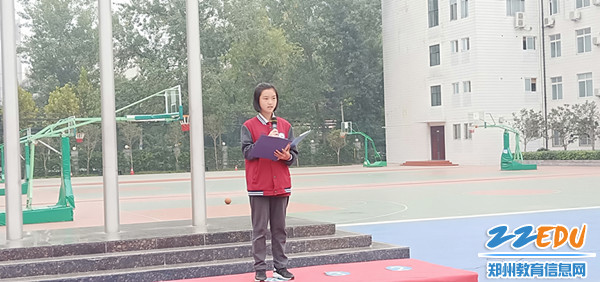 学生代表领读学习誓言