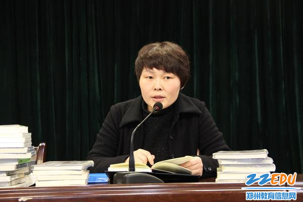 常玉霞书记带领老干部学习