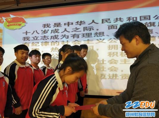 为年满18属于学生颁发我国《宪法》