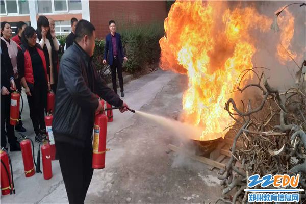 上街区教育局组织开展校园消防安全应急演练