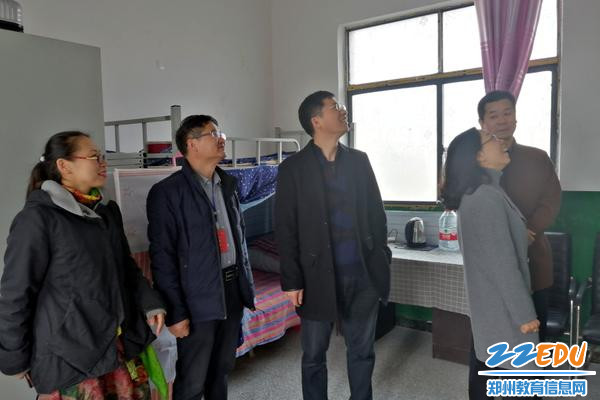 郑州52中校领导到周口郸城看望支教教师