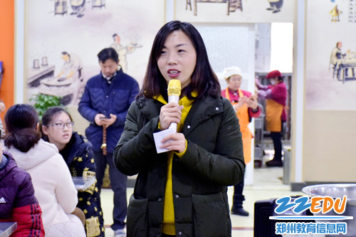 2、郑州47中国际部副主任张宏围绕冬至讲解中国传统文化