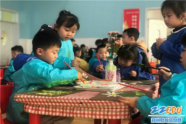 2.画一画漂亮的花朵 2.画一画漂亮的花朵