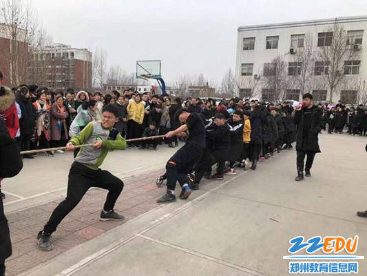 校园广角镜 >正文 为了丰富登封市卢店镇初级中学学生的课余生活提高