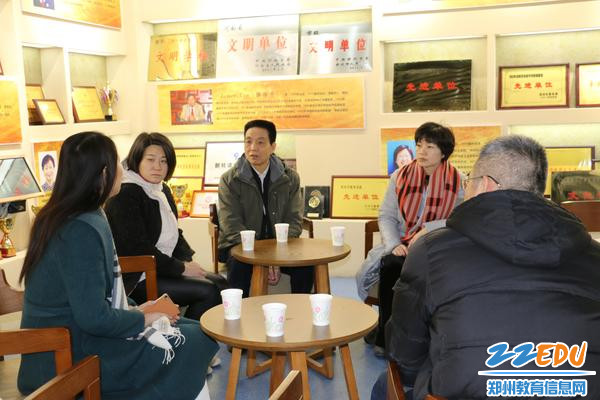 参观校史馆 参观校史馆