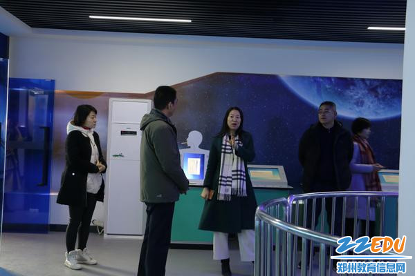 参观学生发展中心的科技馆 参观学生发展中心的科技馆