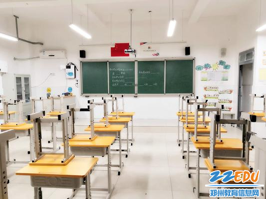 1.提前布置好的考场整洁明亮 1.提前布置好的考场整洁明亮