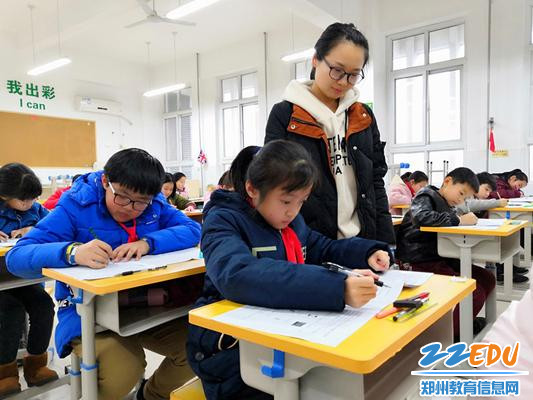 4.监考老师认真监考 4.监考老师认真监考