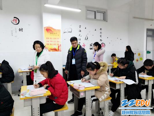 6.刘娜校长和驻学督考一起巡视考场 6.刘娜校长和驻学督考一起巡视考场