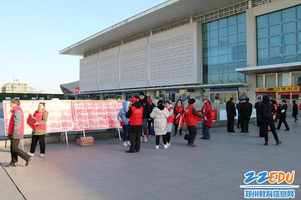 [爱中] 温暖旅客回家路 爱中志愿者再行动