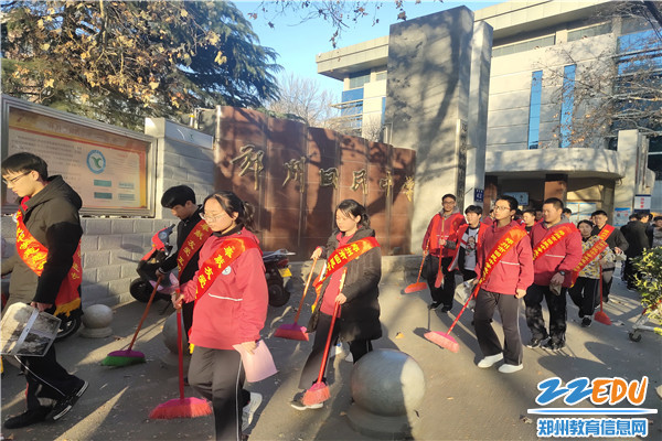 手拿工具出发了_副本 手拿工具出发了_副本