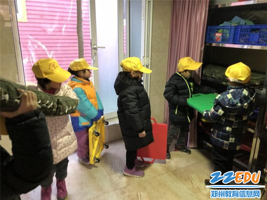 8、爱护公物-整理幼儿园器材 8、爱护公物-整理幼儿园器材