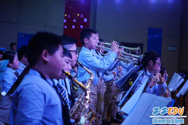 吹起新一年希望的号角 吹起新一年希望的号角