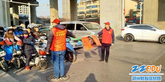 用实际行动传播“文明交通”正能量 用实际行动传播“文明交通”正能量