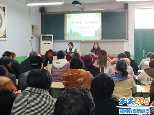 校长张玲霞向家长委员会们介绍新学期学校的想法 校长张玲霞向家长委员会们介绍新学期学校的想法