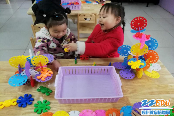 开心的玩玩具 开心的玩玩具