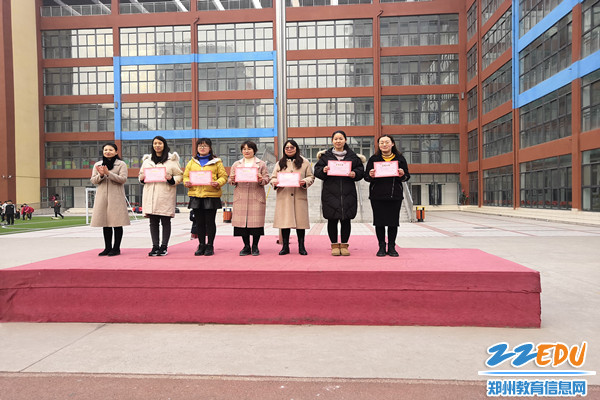 9书香教师领奖 9书香教师领奖