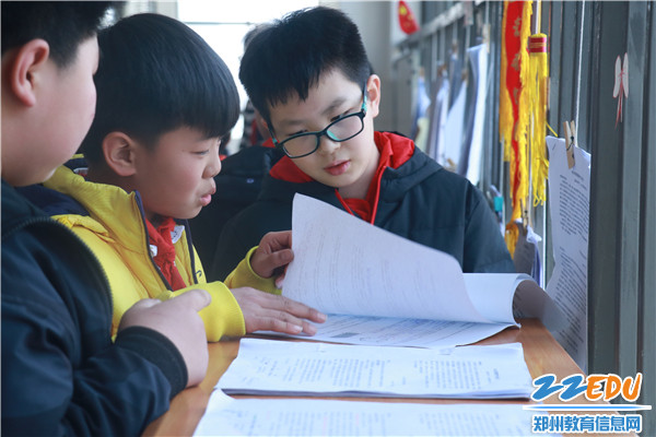 7.观看展览的同学也深受启发,纷纷表示要向参展的同学学习 7.观看展览的同学也深受启发,纷纷表示要向参展的同学学习