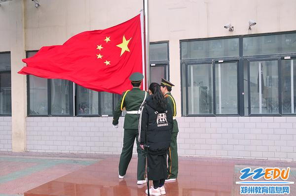 郑州市科技工业学校举行新学期升旗仪式