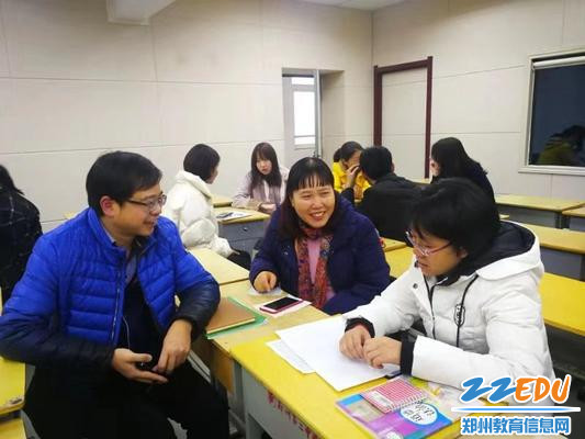 分组讨论中 分组讨论中