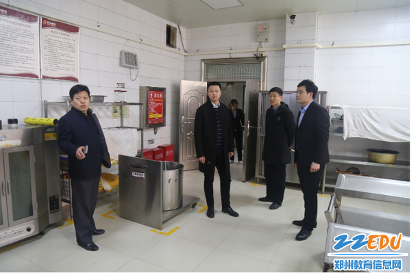 检查组实地查看食品安全工作 检查组实地查看食品安全工作