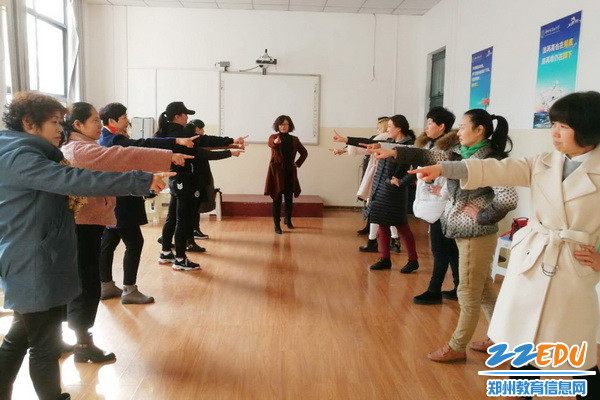 家长们在体验不同沟通姿态带给孩子的感受 家长们在体验不同沟通姿态带给孩子的感受