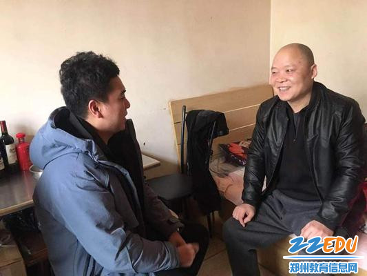 班主任和家长促膝谈心 班主任和家长促膝谈心