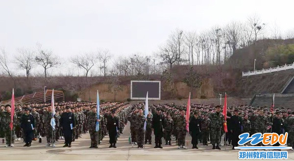 学生们精神饱满参加开营仪式 学生们精神饱满参加开营仪式