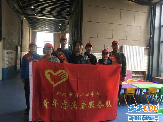 5.各团支部深入校外场所开展学雷锋活动.jpg 5.各团支部深入校外场所开展学雷锋活动.jpg