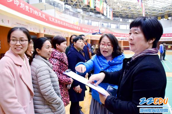 郑州47中工会主席刘鹏云参与活动 郑州47中工会主席刘鹏云参与活动