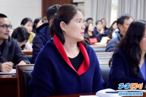 认真聆听的参会老师们 认真聆听的参会老师们