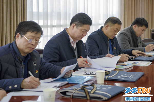 5检查组领导认真听取汇报 5检查组领导认真听取汇报