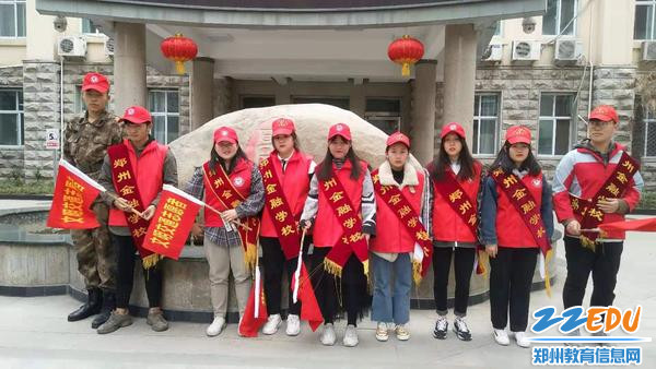 郑州市金融学校青年志愿者合影 郑州市金融学校青年志愿者合影