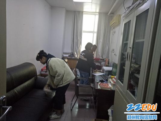 帮老师收拾办公室 帮老师收拾办公室